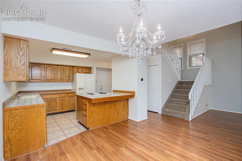 Image 9 of 26: Kitchen
