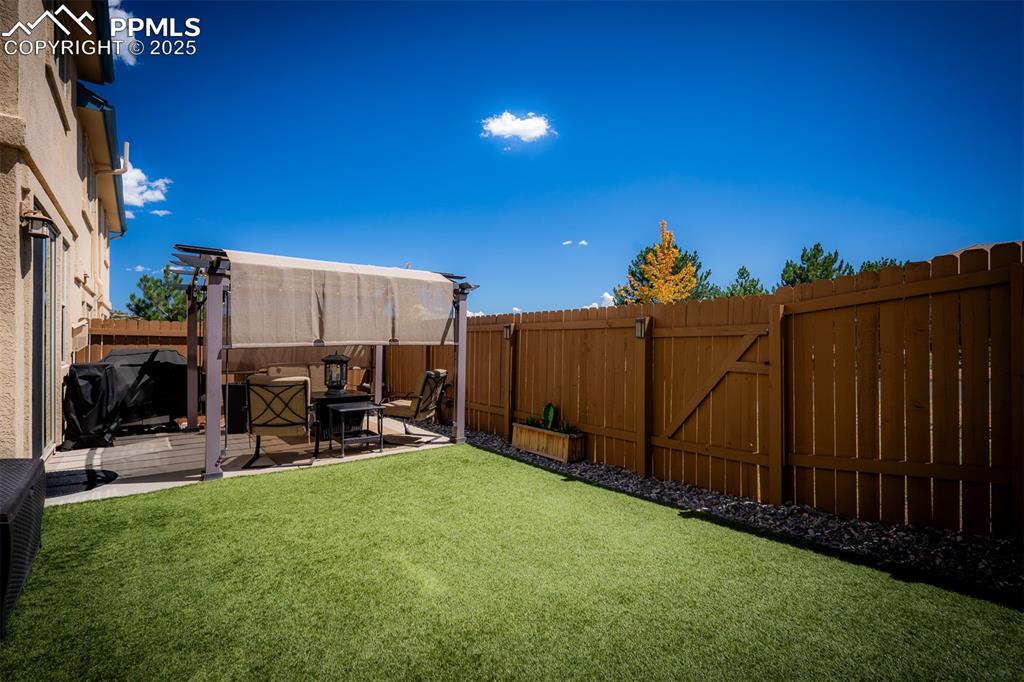 Image 12 of 47: Yard