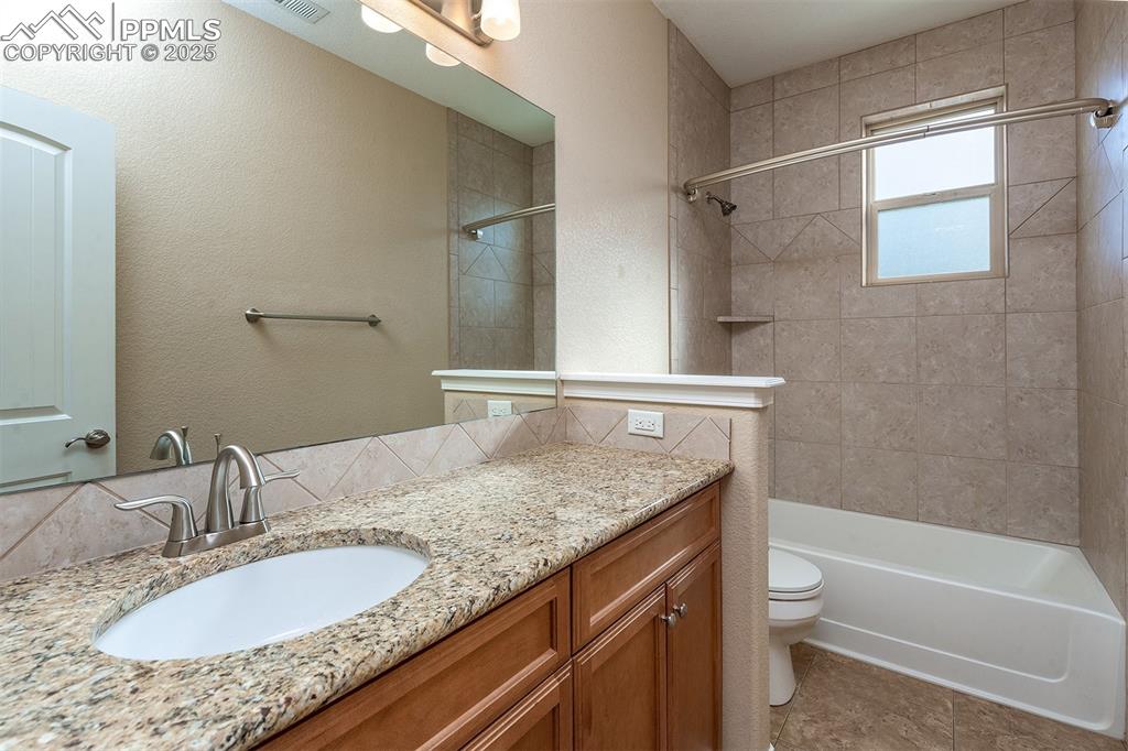 Image 19 of 47: Bathroom