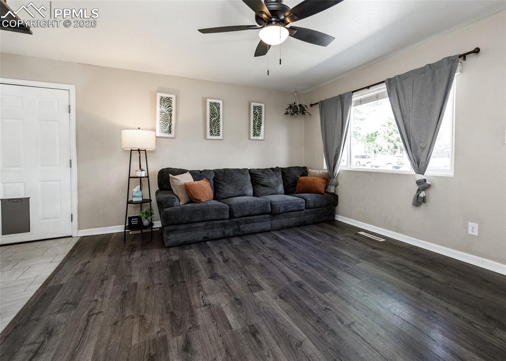 Image 10 of 50: Living Room