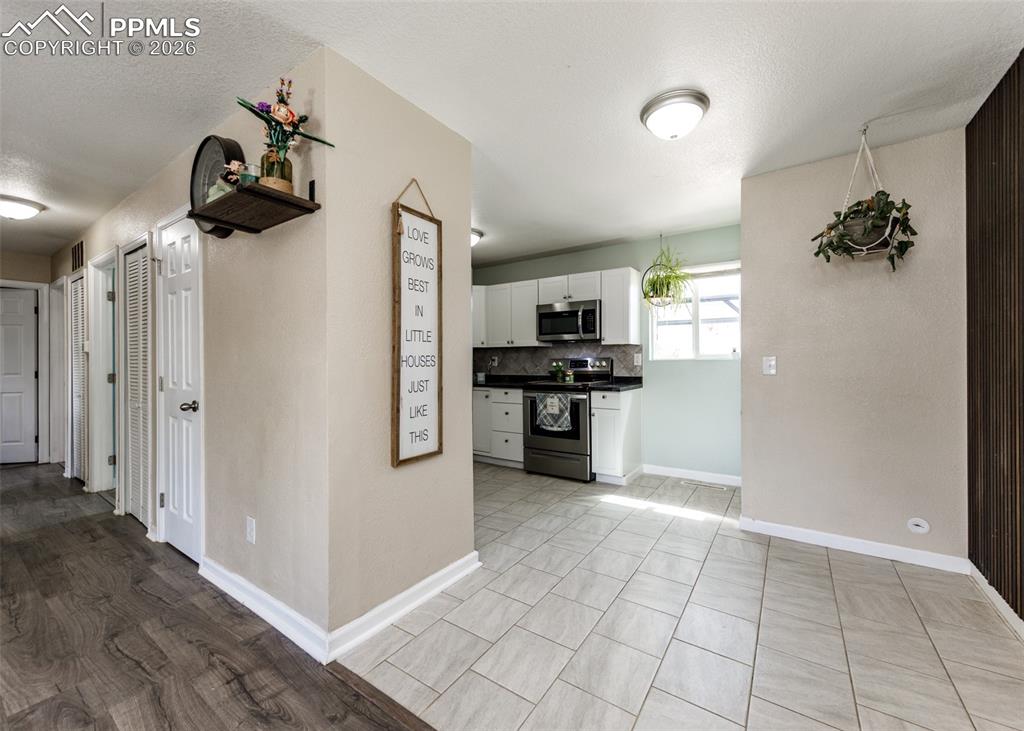 Image 11 of 50: Kitchen
