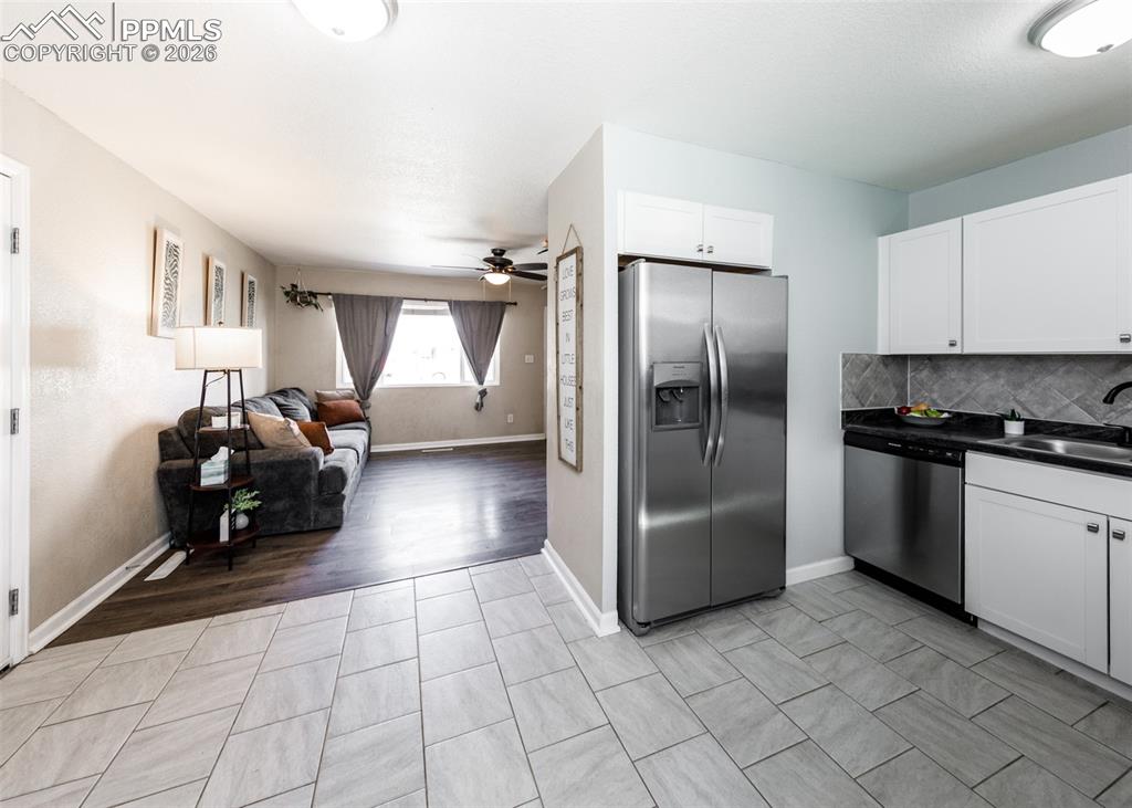 Image 19 of 50: Kitchen