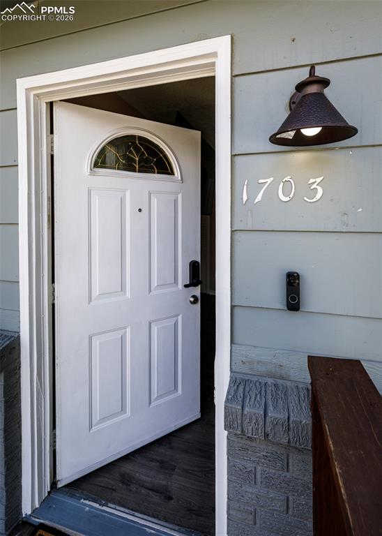 Image 4 of 50: Entry