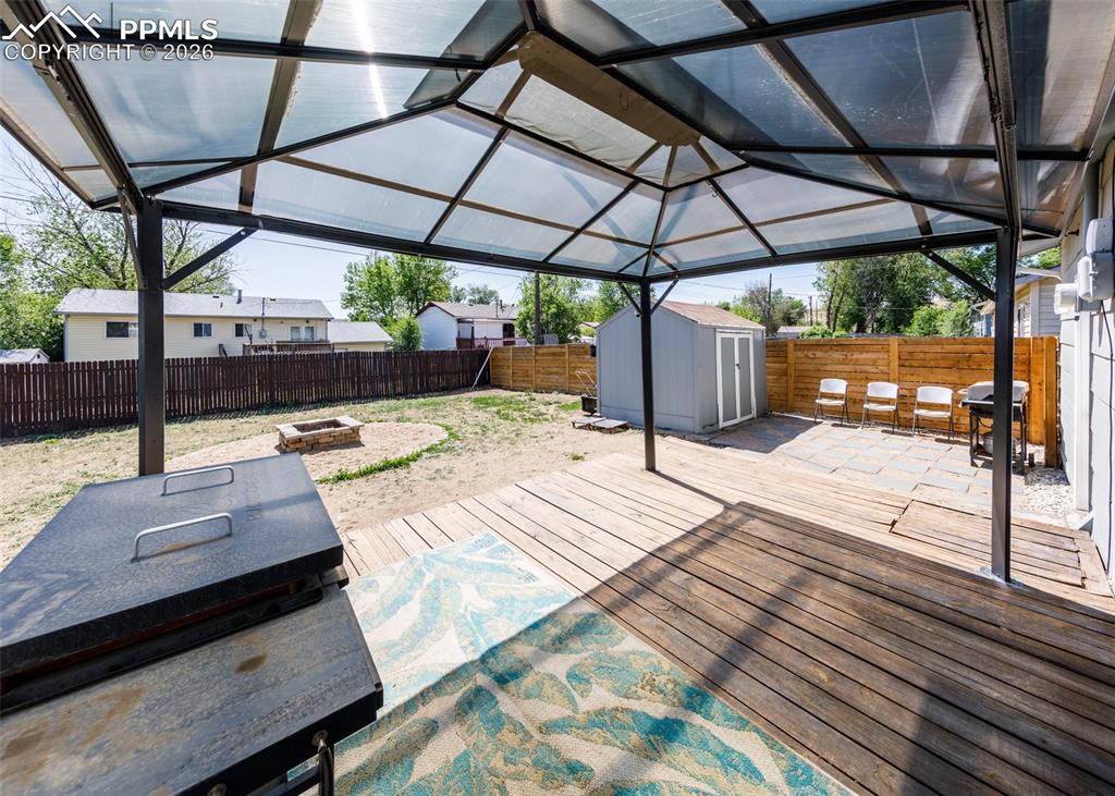 Image 44 of 50: Deck