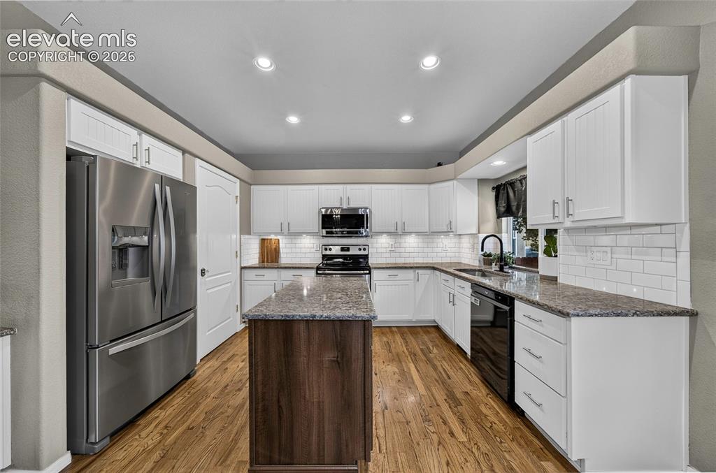 Image 11 of 37: Kitchen
