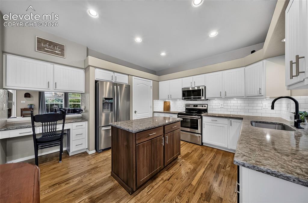 Image 12 of 37: Kitchen