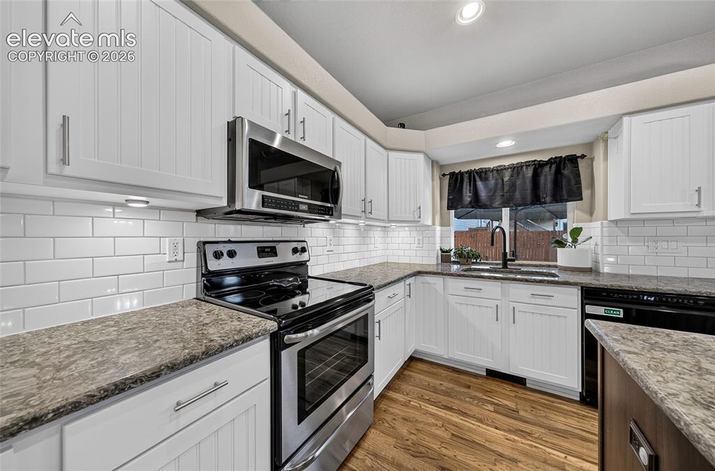 Image 9 of 37: Kitchen
