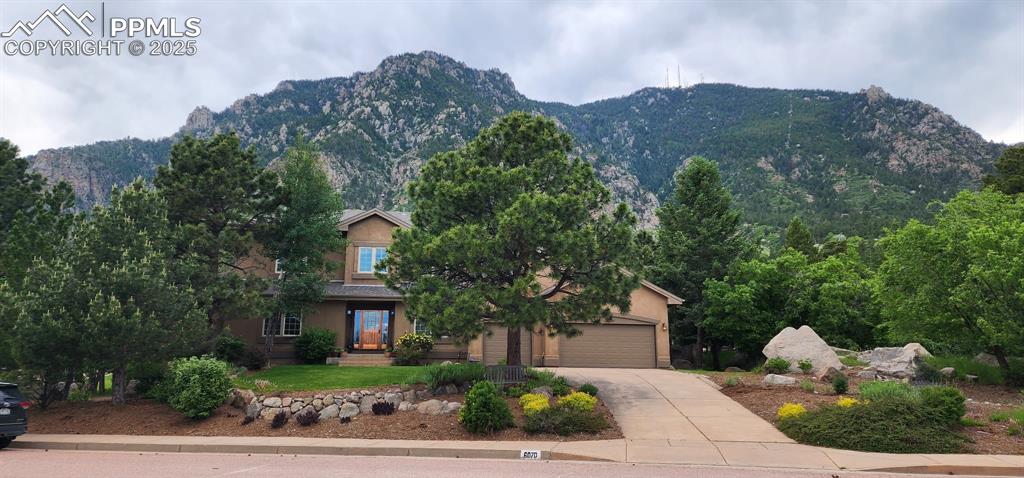 Image 2 of 3: View of mountain background