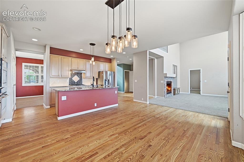 Image 11 of 50: Kitchen
