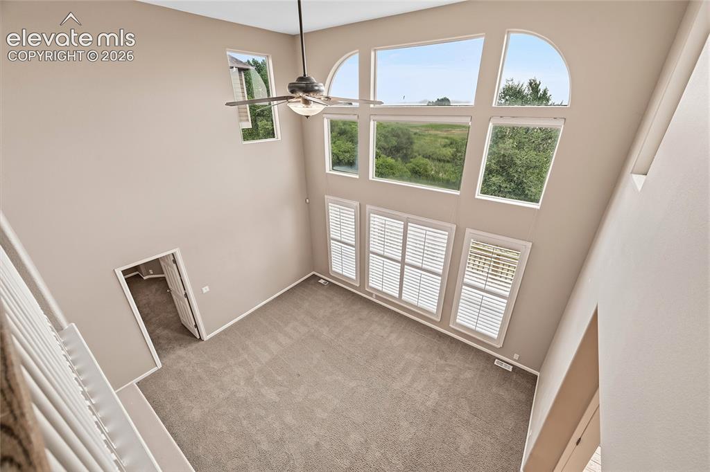 Image 19 of 50: Living Room