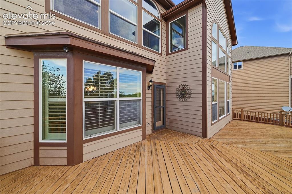 Image 40 of 50: Deck