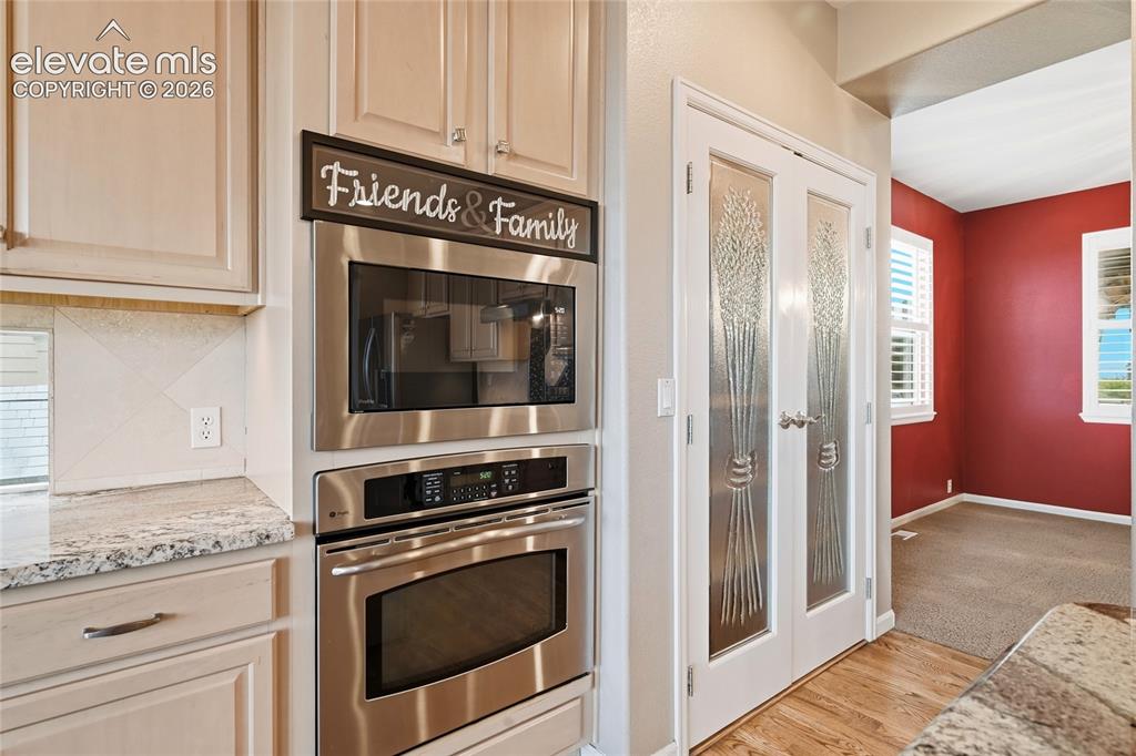 Image 8 of 50: Kitchen