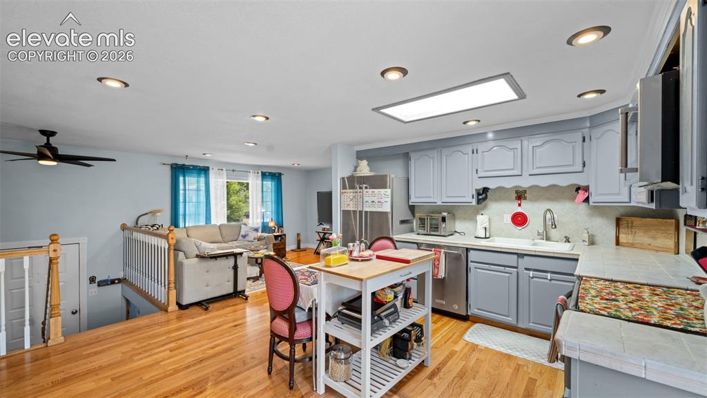 Image 11 of 33: Kitchen