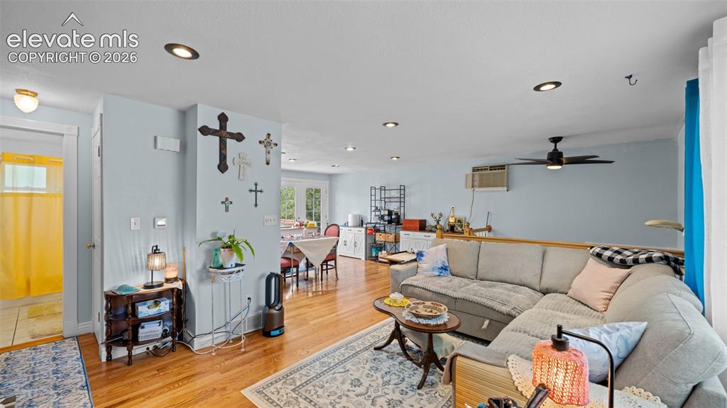 Image 6 of 33: Living Room