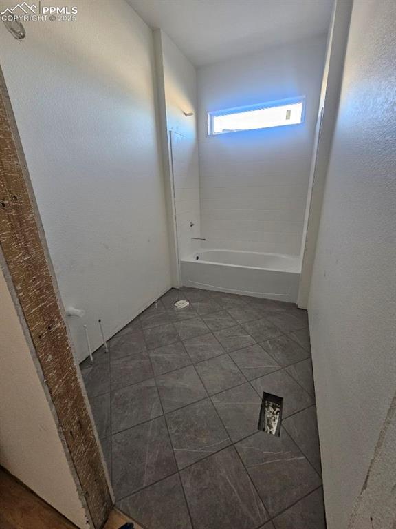 Image 16 of 25: Bath 2 main