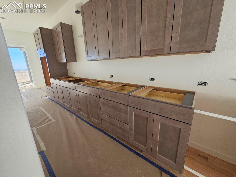 Image 18 of 25: Back kitchen