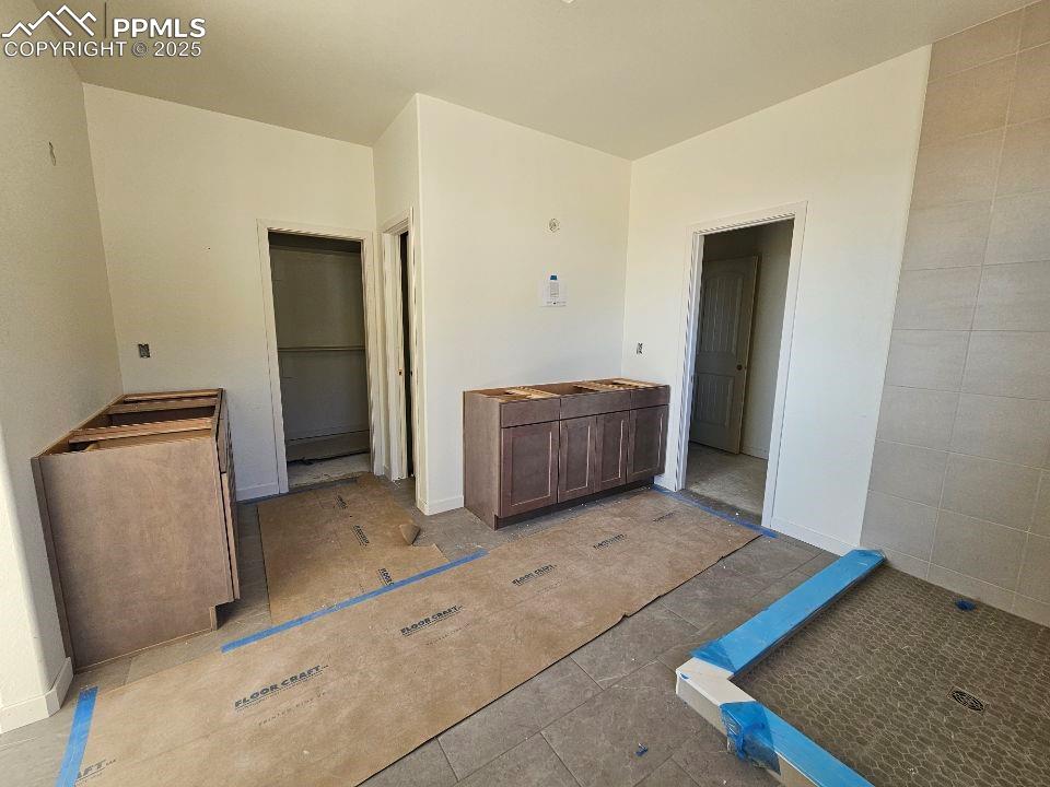 Image 23 of 25: Bathroom