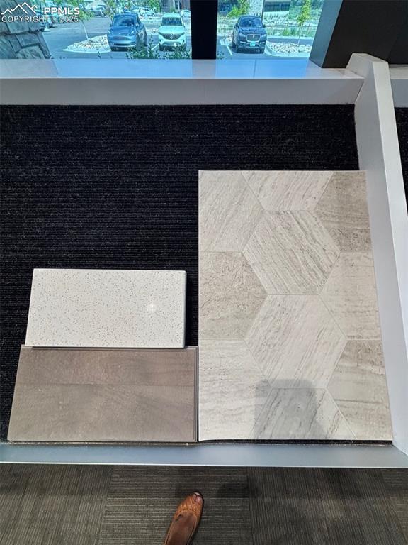 Image 7 of 7: Wet Bar