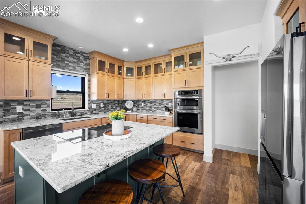 Image 10 of 49: Kitchen