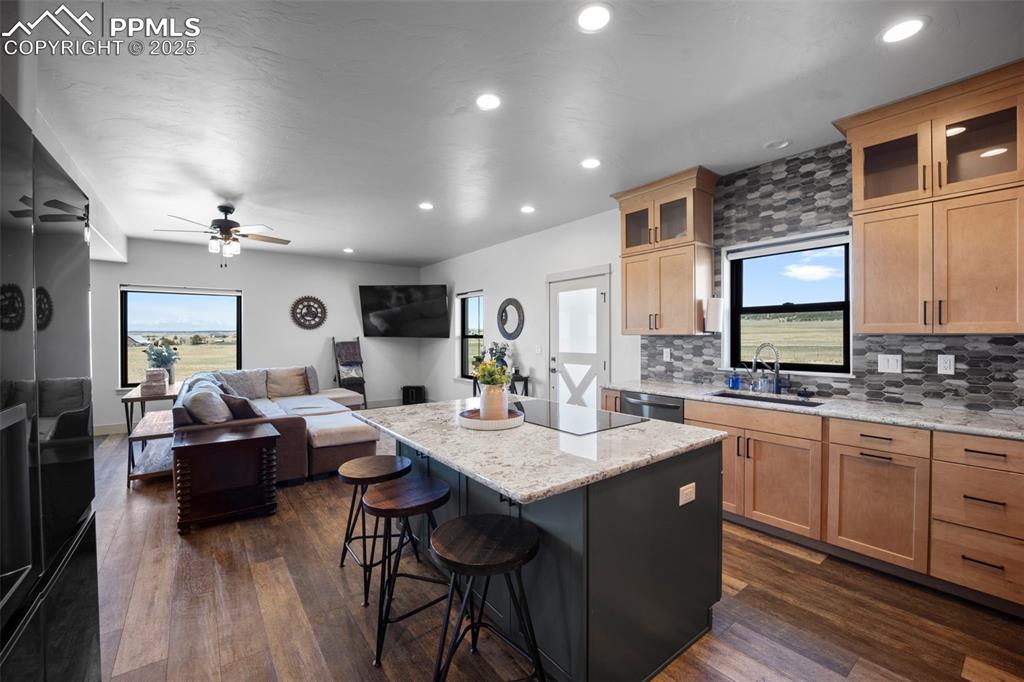 Image 12 of 49: Kitchen