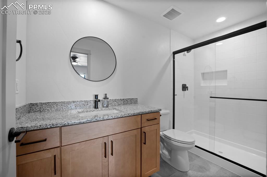 Image 35 of 49: Bathroom