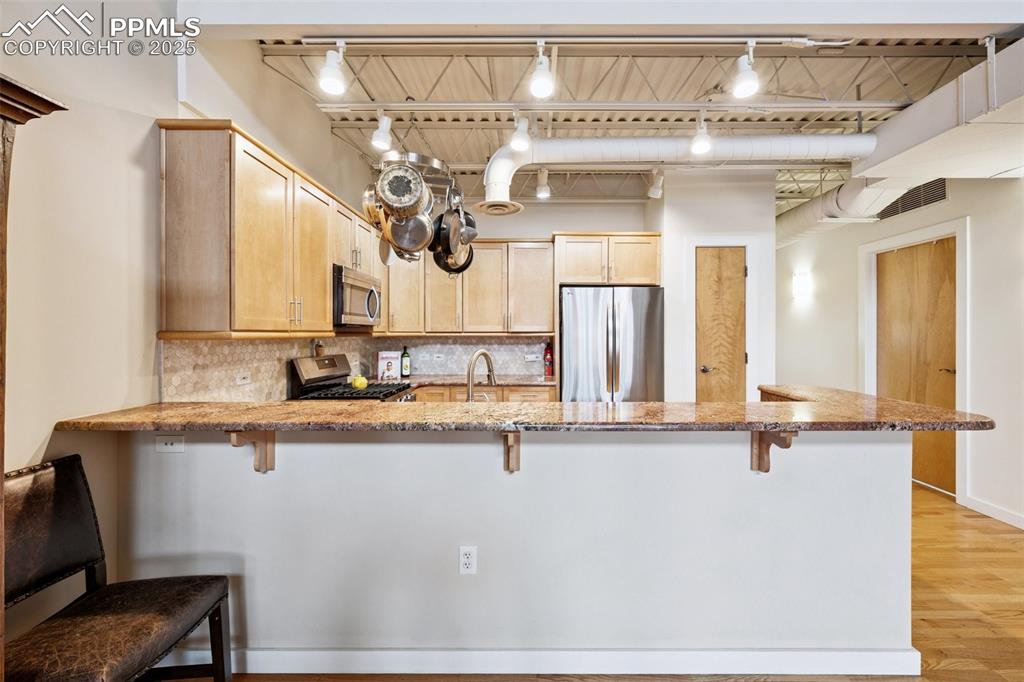 Image 11 of 35: Kitchen