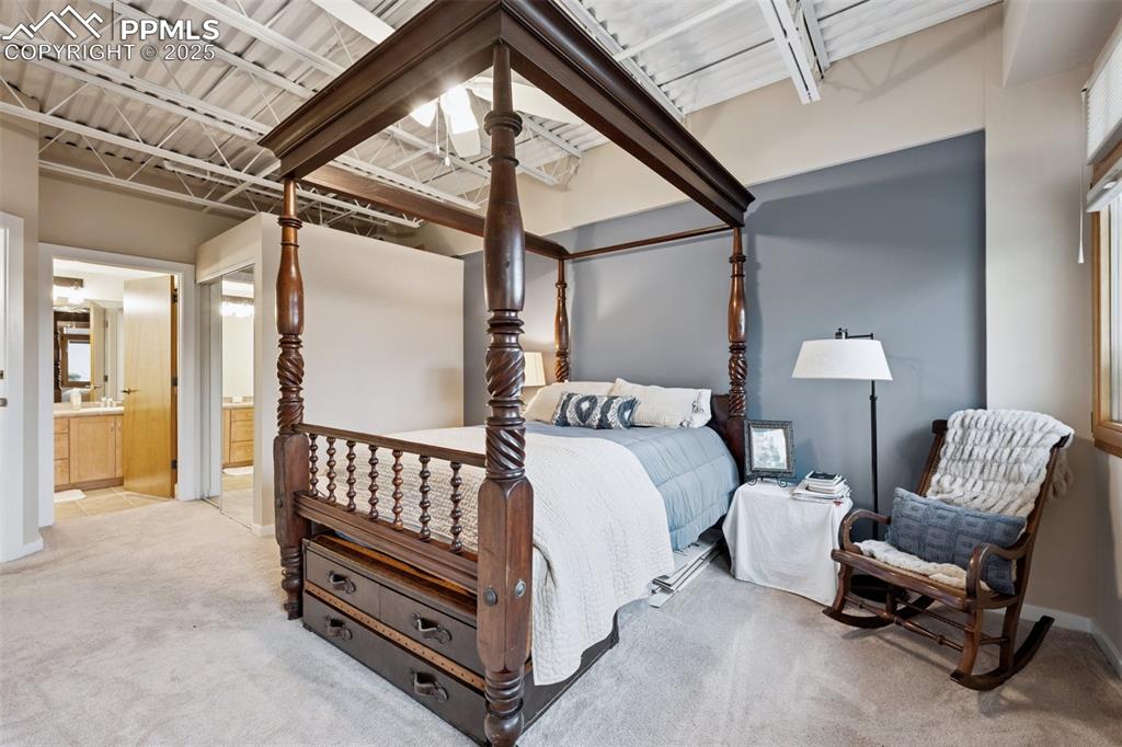 Image 14 of 35: Bedroom