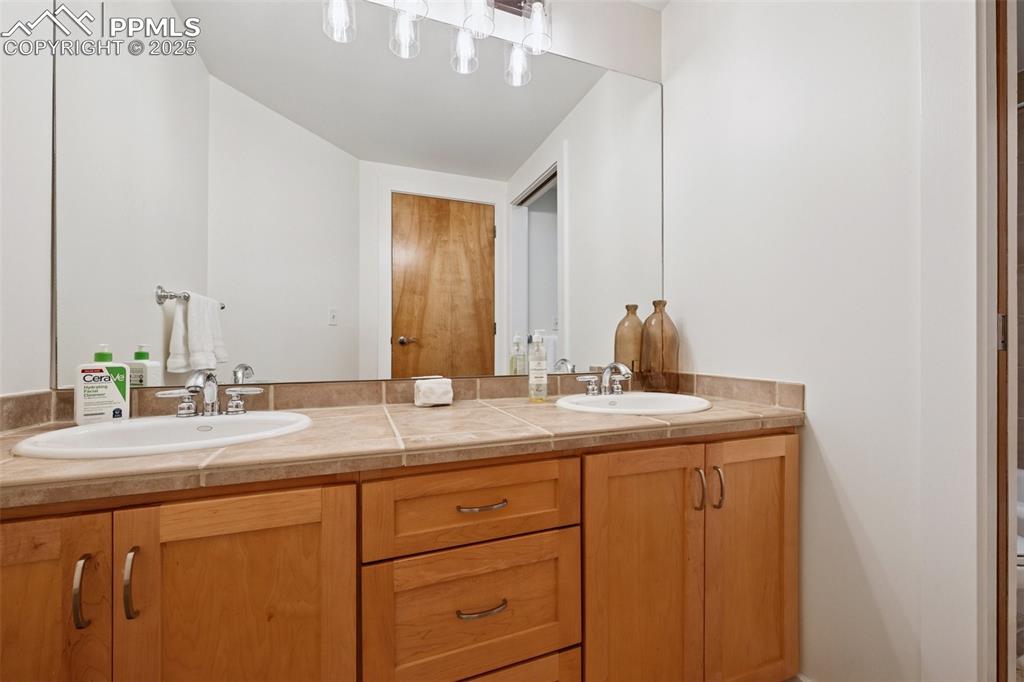 Image 15 of 35: Bathroom