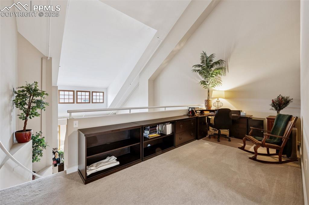 Image 19 of 35: Sitting Room