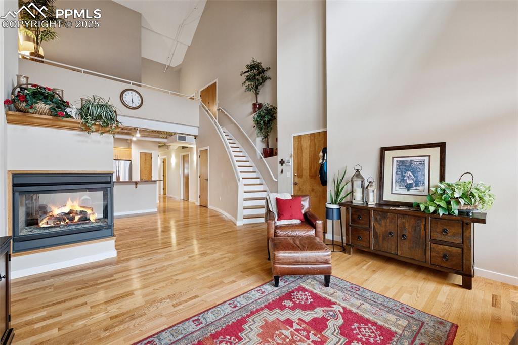 Image 3 of 35: Sitting Room