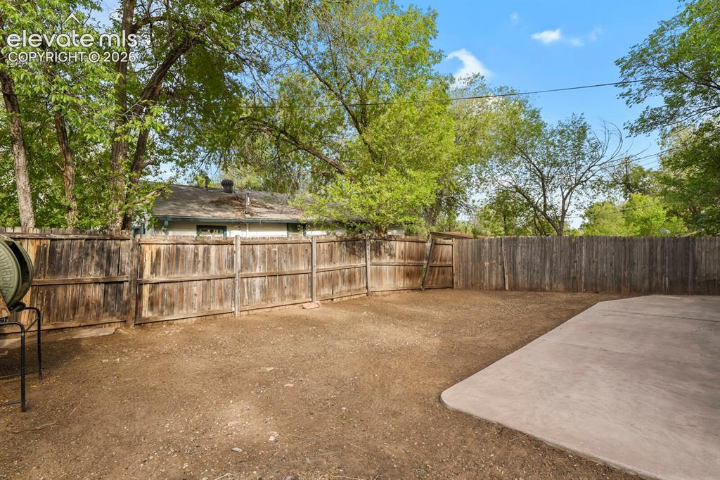 Image 11 of 39: Yard