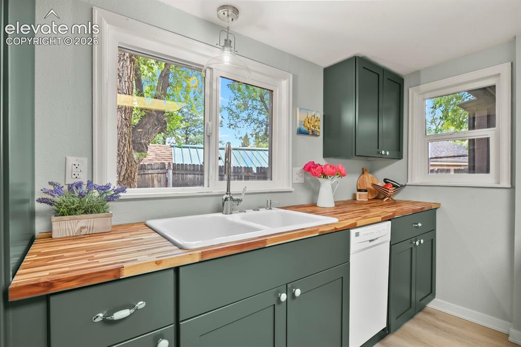 Image 24 of 39: FULL new kitchen! incl. brand new appliances, new cabinets, new teak butche