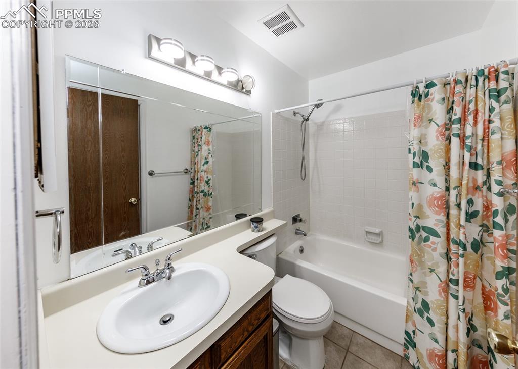 Image 11 of 31: Bathroom