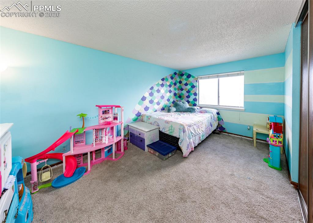 Image 13 of 31: Bedroom