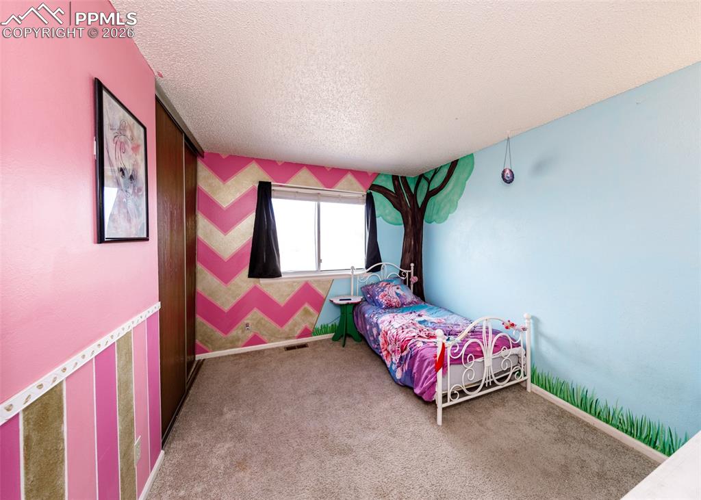 Image 14 of 31: Bedroom