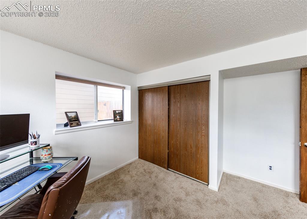 Image 19 of 31: Bedroom