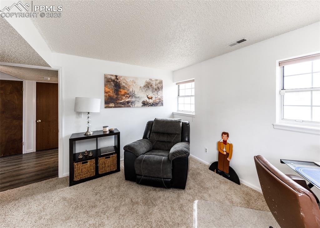 Image 20 of 31: Bedroom