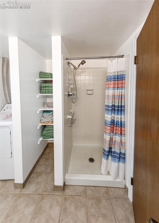 Image 23 of 31: Bathroom