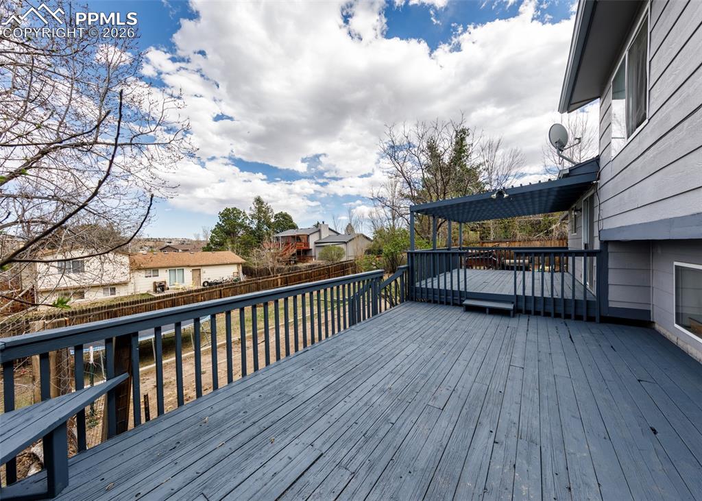 Image 29 of 31: Deck