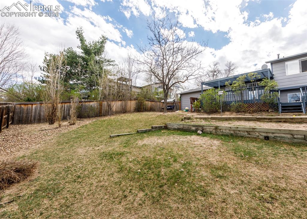 Image 30 of 31: Yard