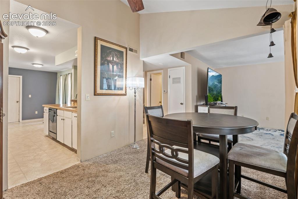 Image 14 of 40: Dining Area