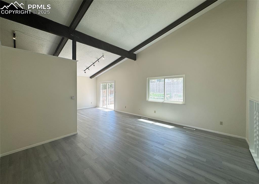 Image 8 of 50: Living Room