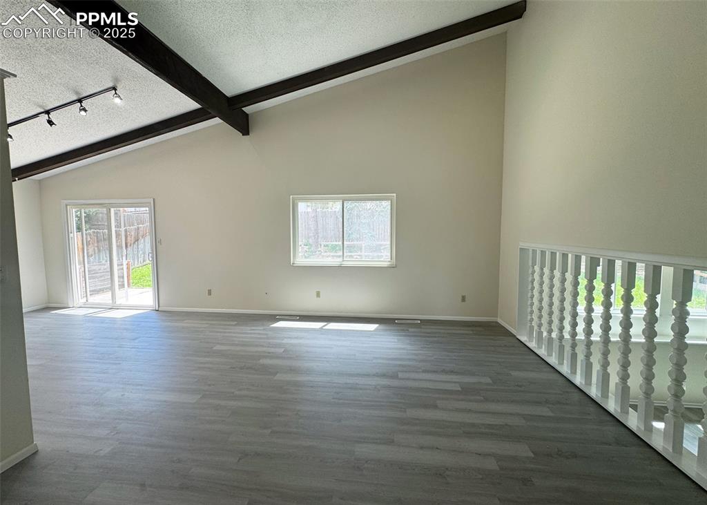 Image 9 of 50: Living Room
