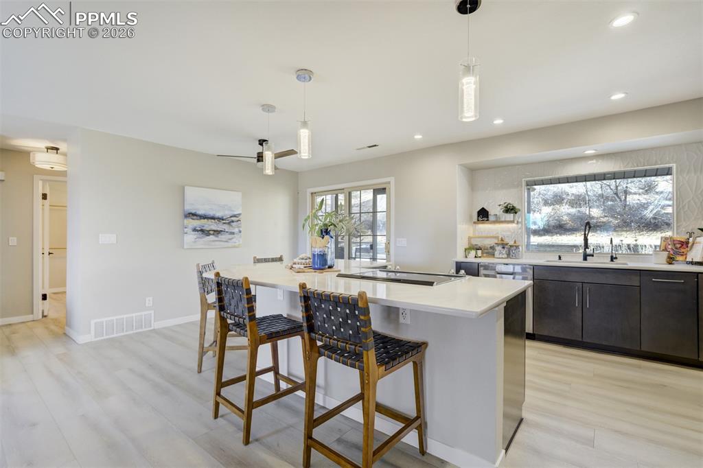 Image 10 of 50: Kitchen