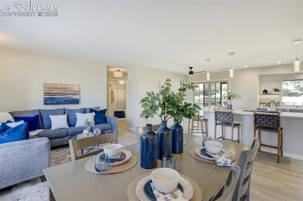 Image 14 of 50: Dining Area