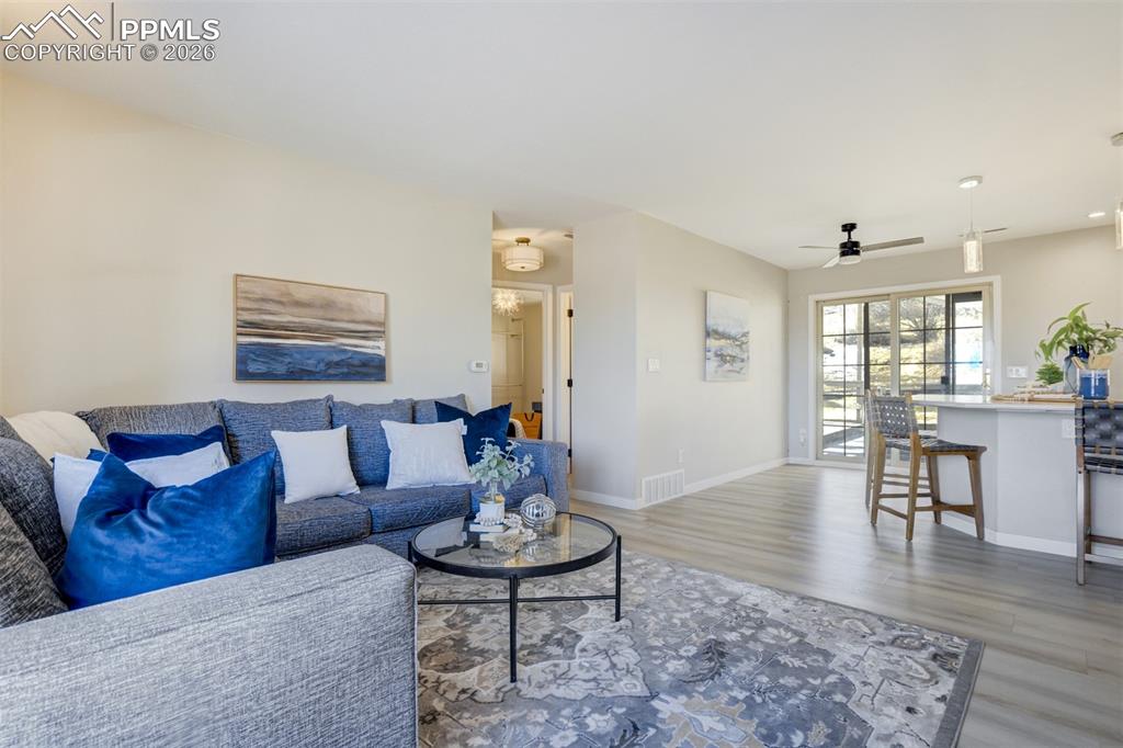 Image 19 of 50: Living Room