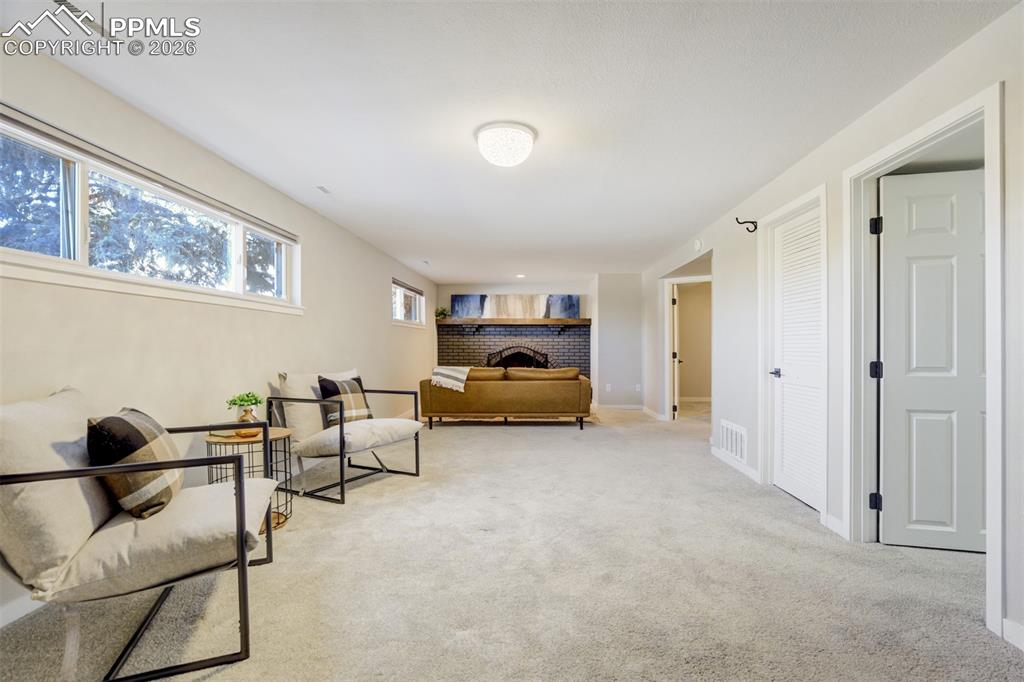 Image 26 of 50: Sitting Room