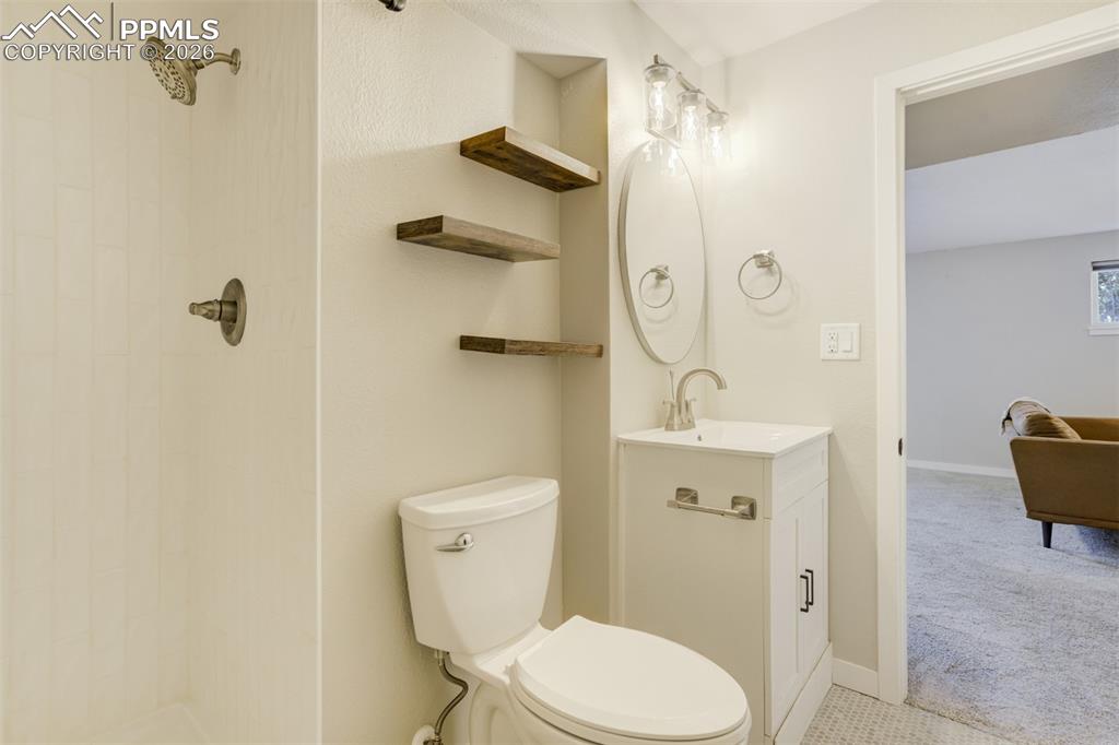 Image 28 of 50: Bathroom