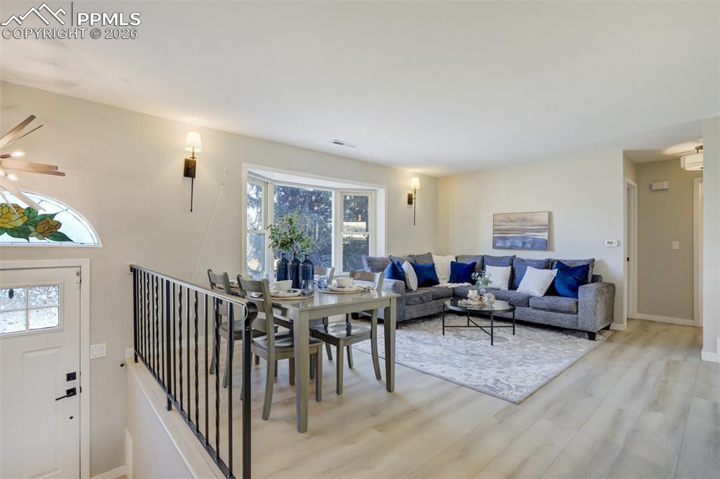 Image 3 of 50: Dining Area