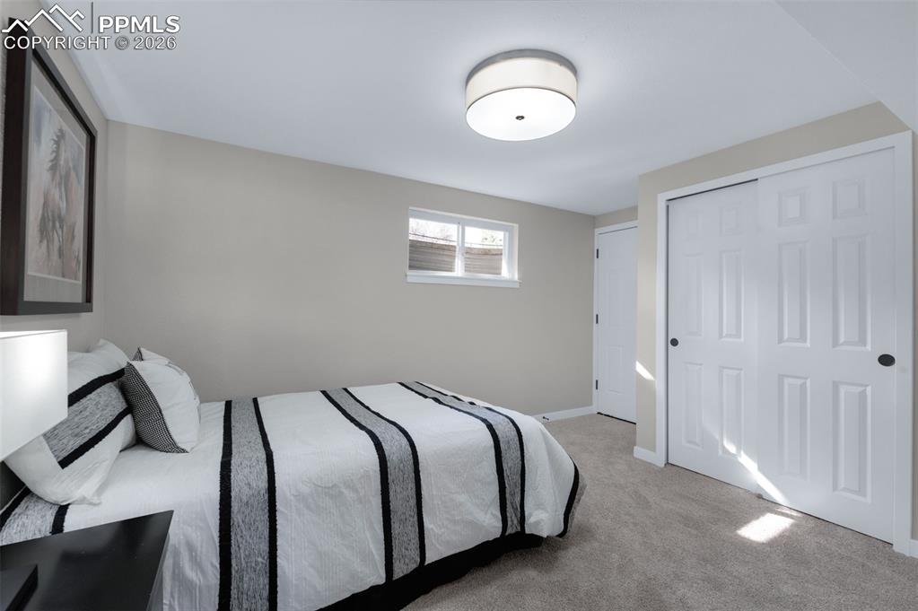 Image 37 of 50: Bedroom